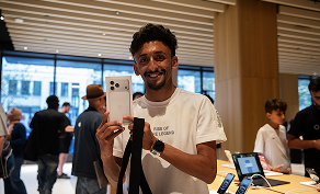 A picture of man with iphone